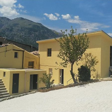 Lake Retreat - Maiella Apartment - Beautiful Lake And Mountain Views Casoli  Ngoại thất bức ảnh