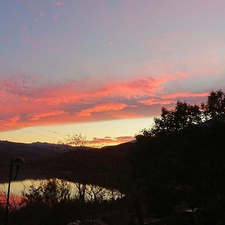 Lake Retreat - Maiella Apartment - Beautiful Lake And Mountain Views Casoli  Ngoại thất bức ảnh