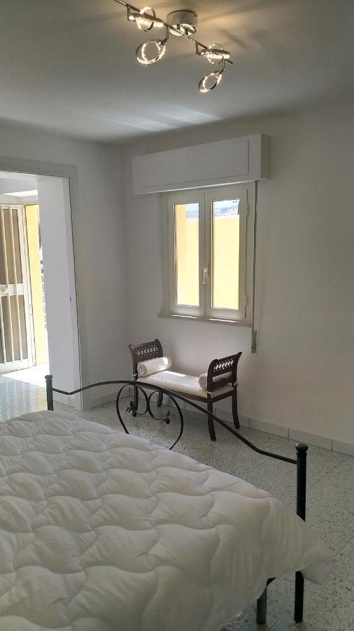 Lake Retreat - Maiella Apartment - Beautiful Lake And Mountain Views Casoli  Ngoại thất bức ảnh
